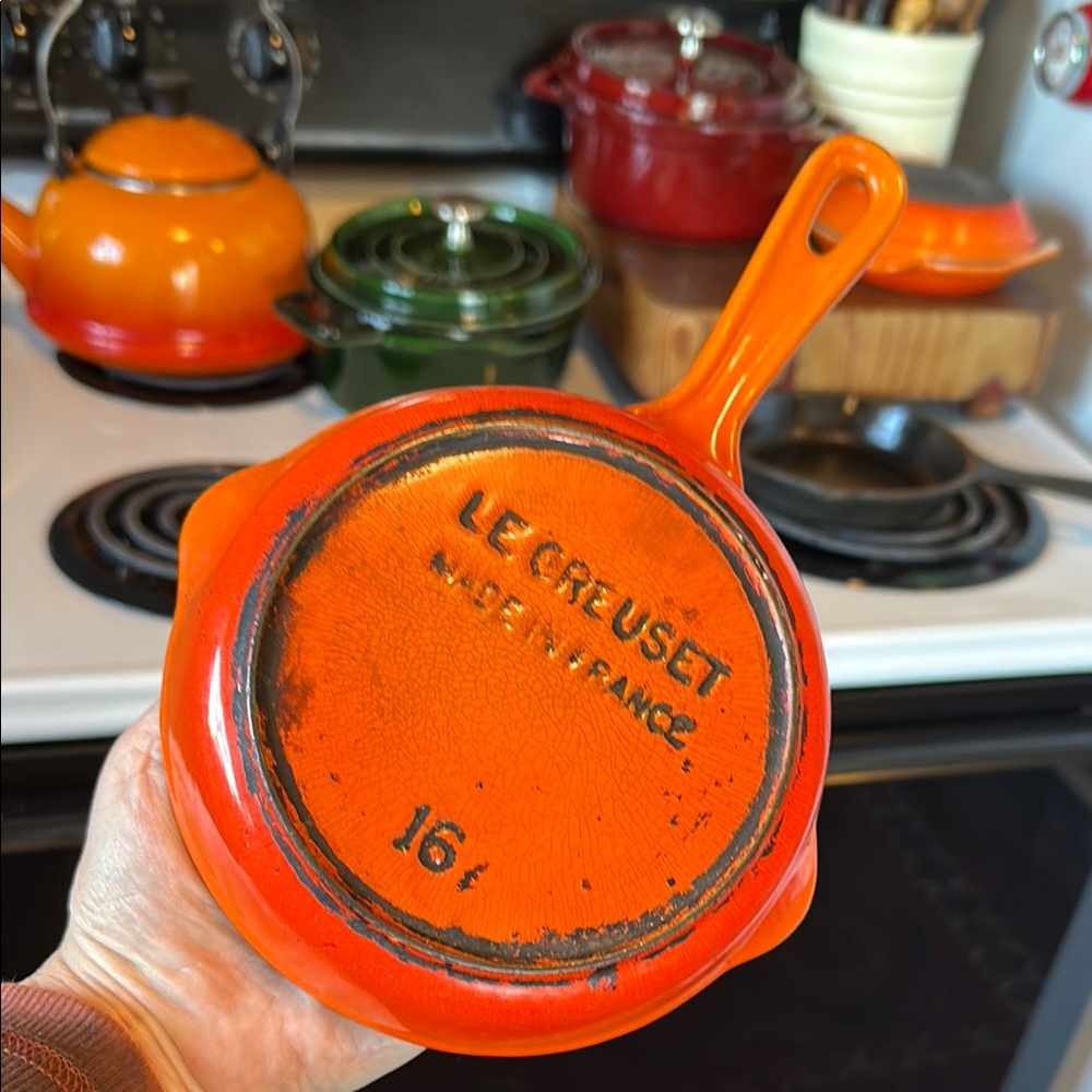 🇫🇷 le creuset orange vintage wee skillet. Egg pan. Made in France. Used & loved